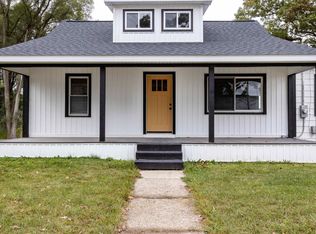 319 N Cedar St, Sanford, MI 48657