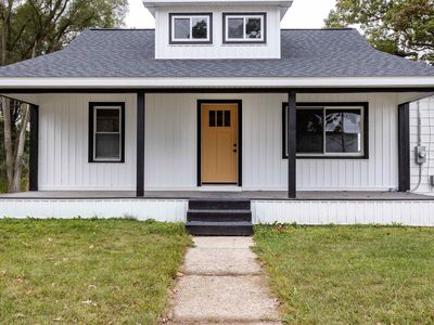 319 N Cedar St, Sanford, MI, 48657