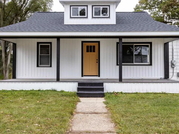 319 N Cedar St, Sanford, MI 48657