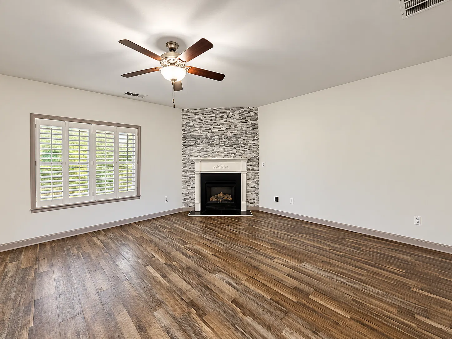 4 bed, 2.5 bath, 2938 sqft, $2,900 — Photo 4