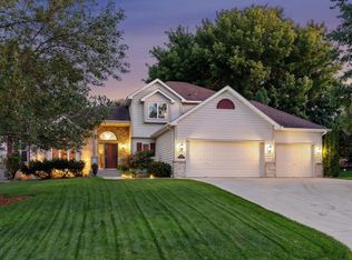 8509 Beacon Rd, Woodbury, MN 55125