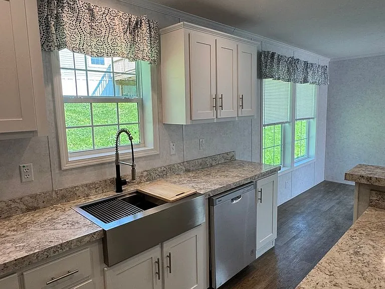 465-6 Royal Manor Rd — Photo 4