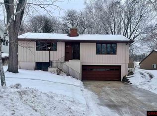 701 Lower Johnson Cir, Saint Peter, MN 56082