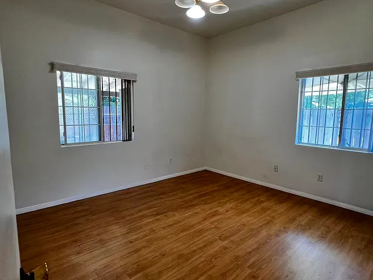 917 Walnut St — Photo 8