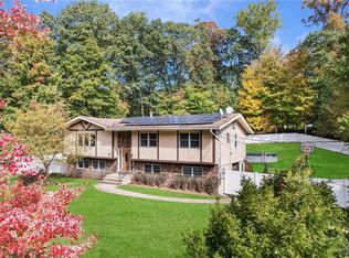 22 N Lorna Ln, Airmont, NY 10952