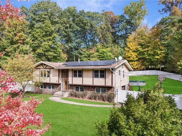 22 N Lorna Lane, Airmont, NY 10952
