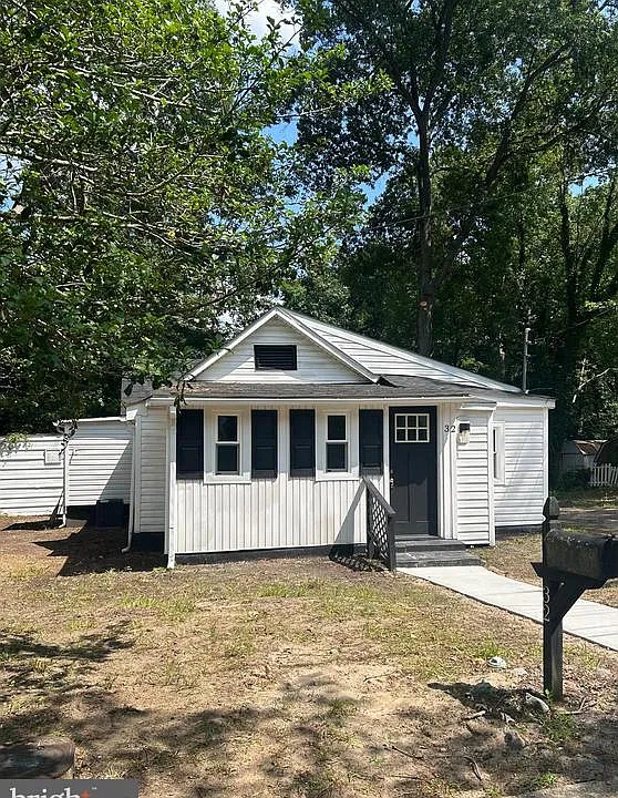 32 Clementon Ave