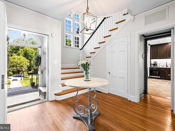 5th image of 209 E Highfield Rd