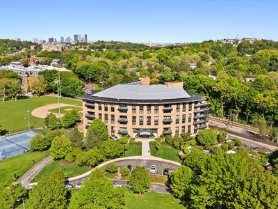 2400 Beacon St UNIT 406, Chestnut Hill, MA, 02467