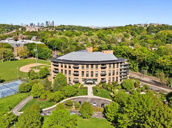 2400 Beacon St Unit 406, Chestnut Hill, MA 02467