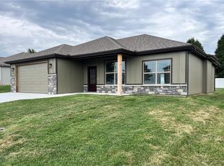 810 Timberline Dr, Cameron, MO 64429