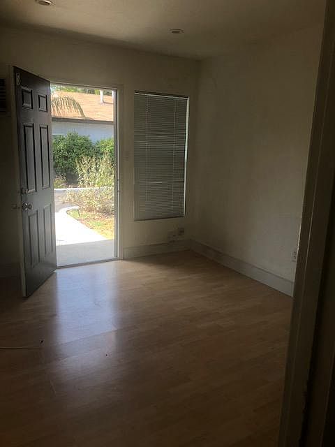 1st image of 6363 1/2 Hazeltine Ave