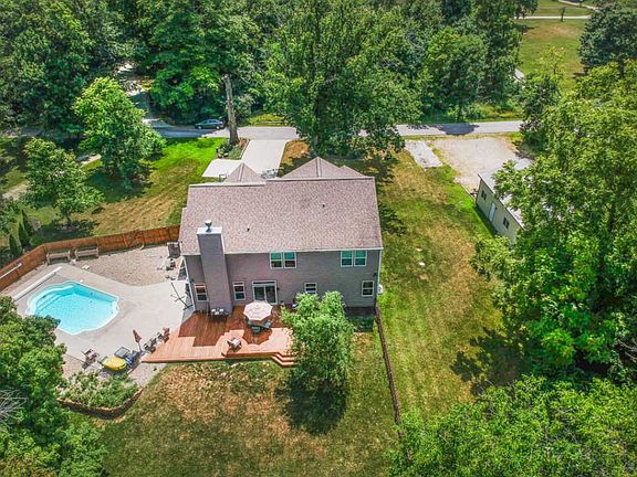 5th image of 43 Poinsettia Dr