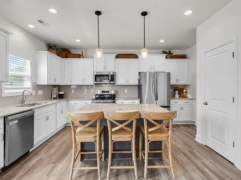 173 London Dr — Photo 11