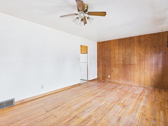 3rd image of 901 Maberly St