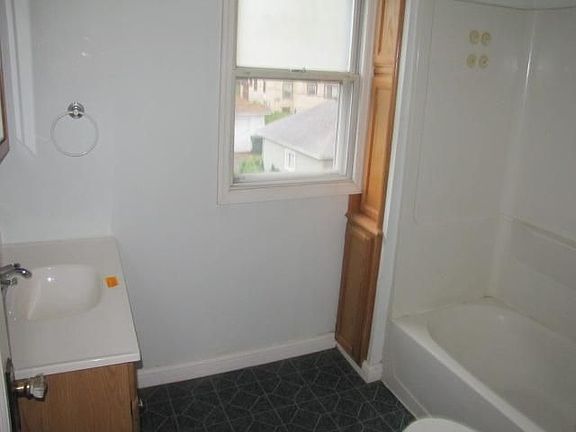 5th image of 770 Greenlawn Ave
