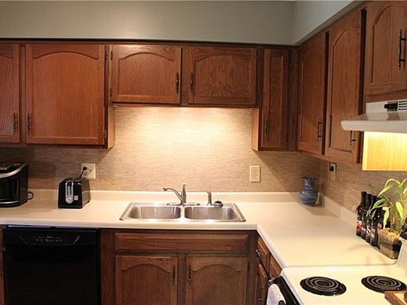 5th image of 227 Willow Pond Way