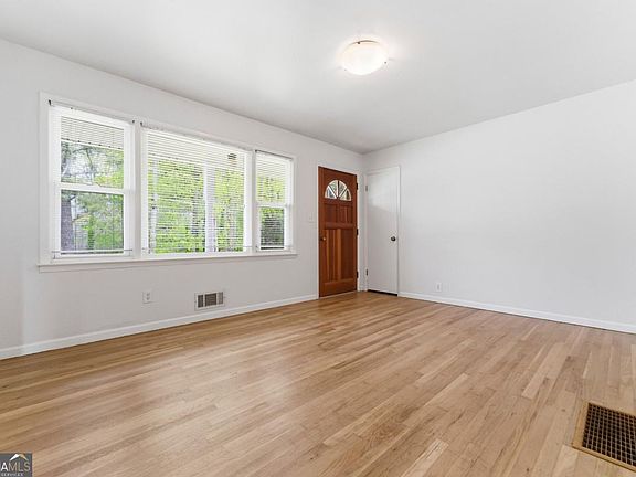 3rd image of 119 Eddie Ln SW