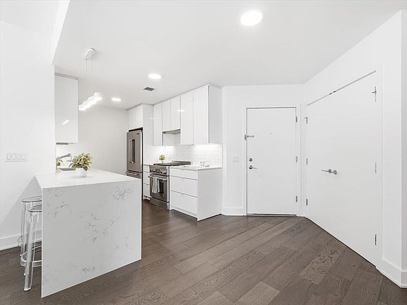 4th image of 380 Newark Ave Unit 406
