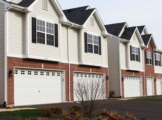1066 Turin Dr, Hampshire, IL 60140