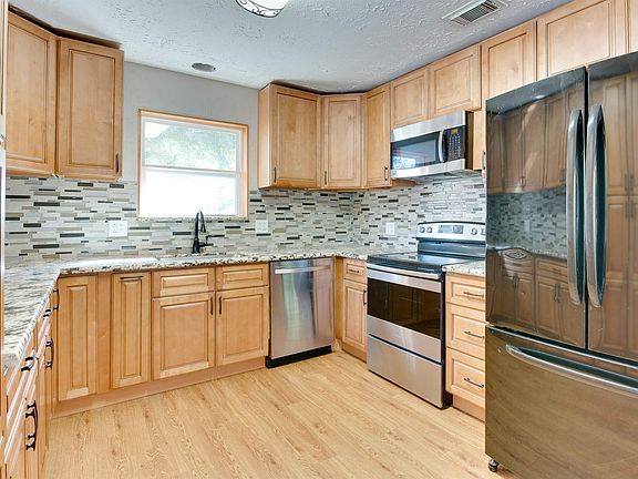 5th image of 2527 Village Oak Dr