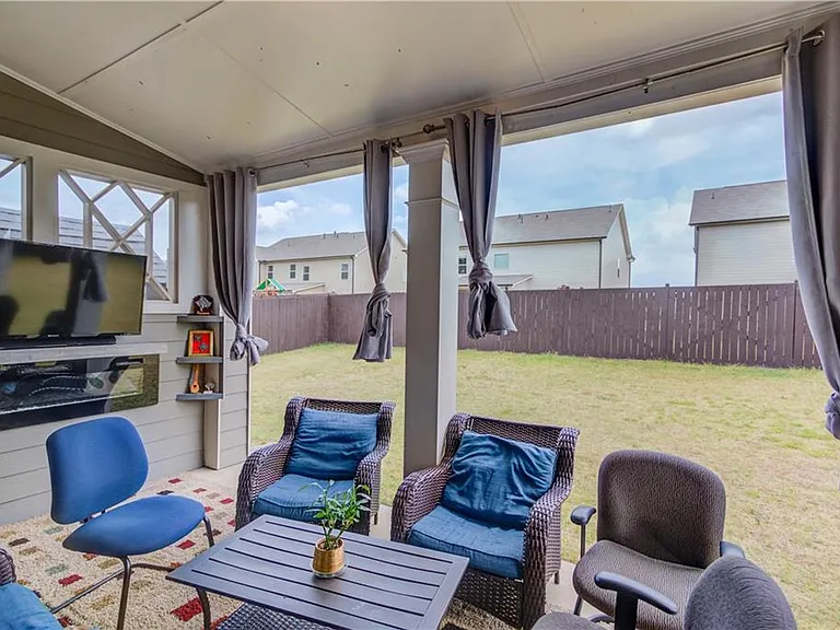 404 Henson Farm Dr — Photo 2
