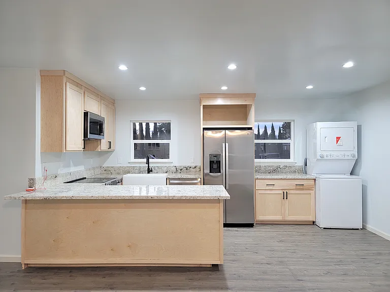 380 W Lassen Ave — Photo 4