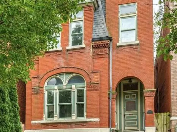 2650 Armand Pl, Saint Louis, MO 63104