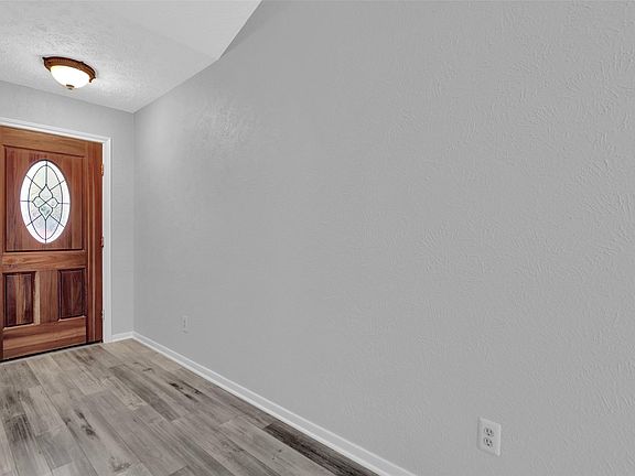 4th image of 2615 Pine Cone Dr
