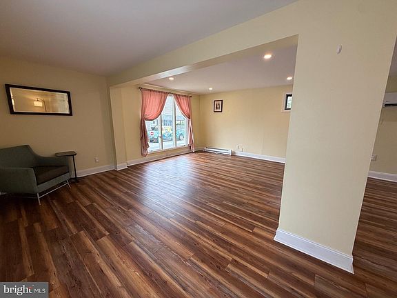 5th image of 402 Wesley Ave