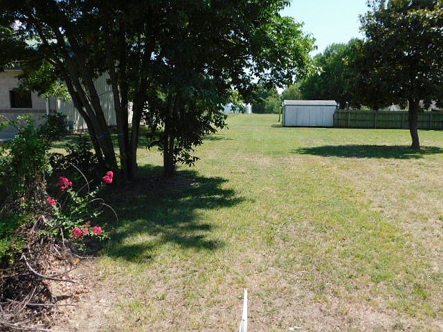 2nd image of 210 E Country Rd