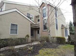 23 Willow Ridge Dr, Smithtown, NY 11787