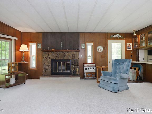 5th image of 3379 S Montcalm Ave