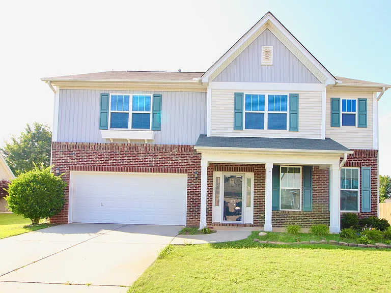 317 Gibby Ln — Photo 1