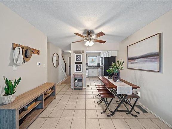 5th image of 8638 W 85th St