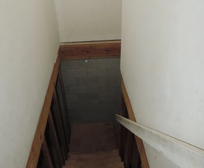 3881 Crest Dr — Photo 38