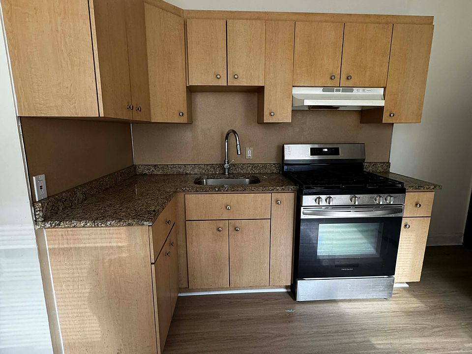 1st image of 123 Chestnut St APT 2