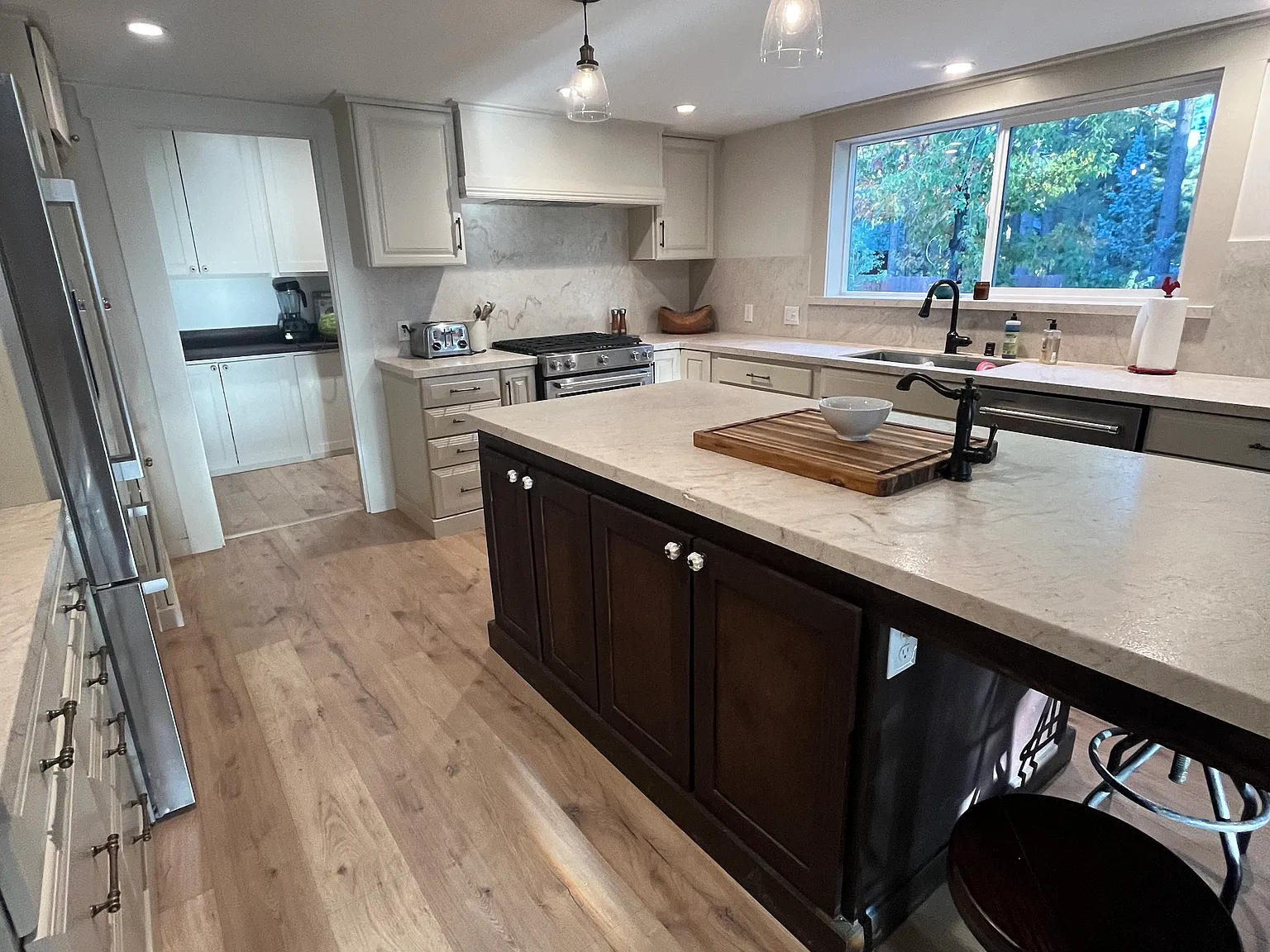 3 bed, 2.5 bath, 2000 sqft, $5,900 — Photo 4