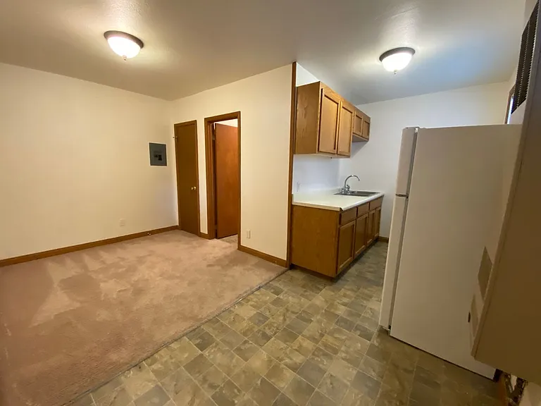 Regis Apartments — Photo 29