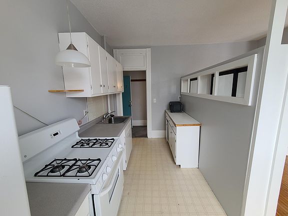 4th image of 400 6th St SE APT 7