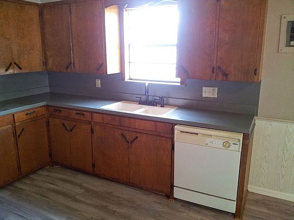 5th image of 905 Halsey Dr