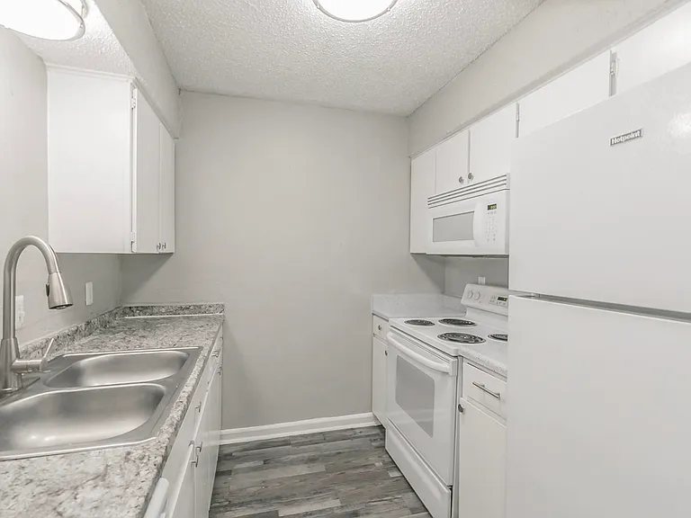 Sunset Height Apartments — Photo 5