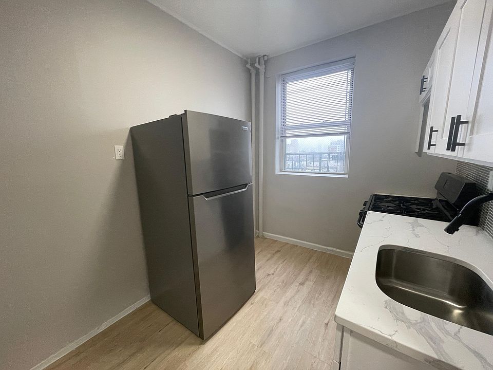 1st image of 634 Bergen Ave #506R
