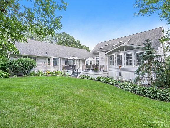 3rd image of 9680 Wood Bend Dr