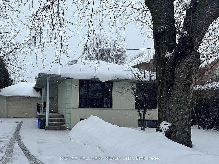 207 Lawrence Ave #BASEMENT — Photo 1