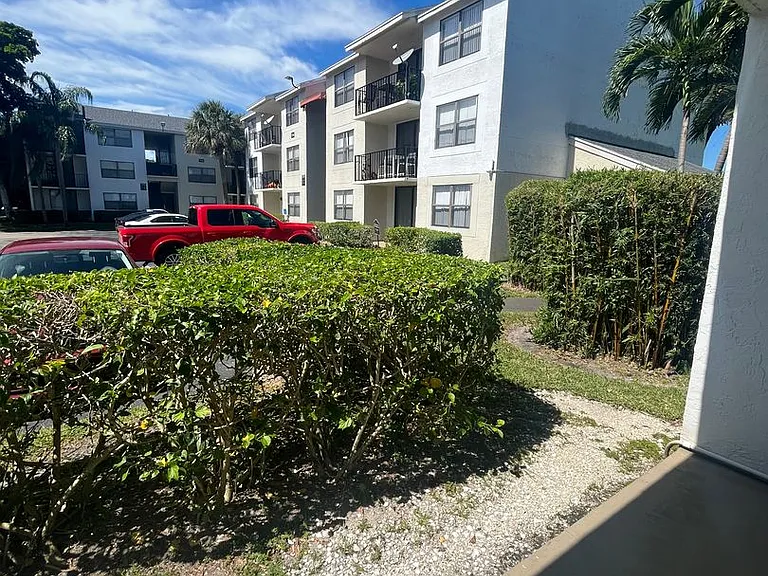 752 Executive Center Dr #110-11-110 — Photo 11