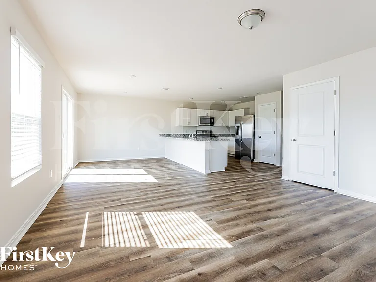 2104 Cedar Bend Dr — Photo 4