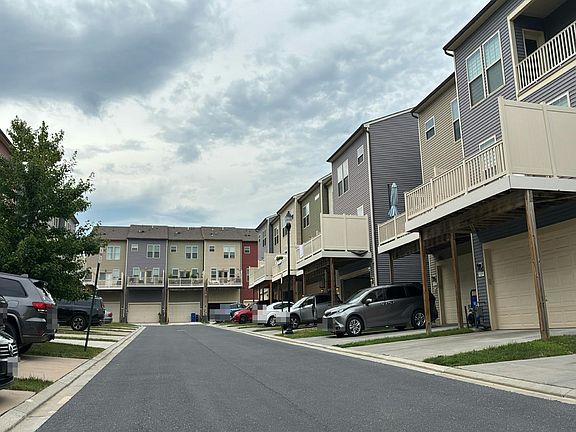 5th image of 903 Badger Ave