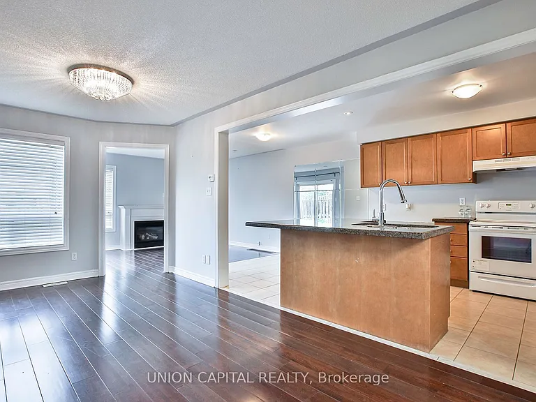 762 Caboto Trl — Photo 5
