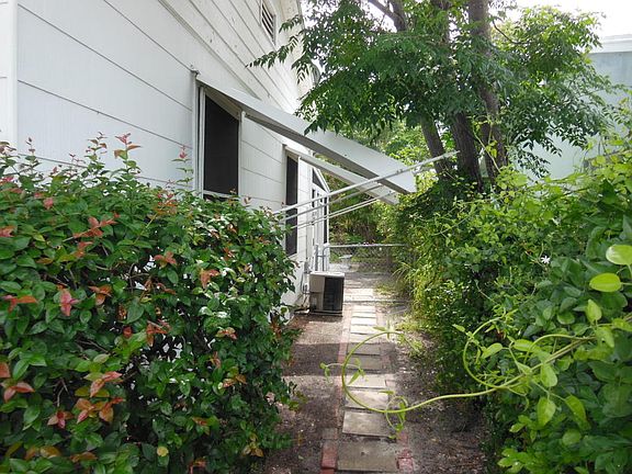 3rd image of 809 N C St